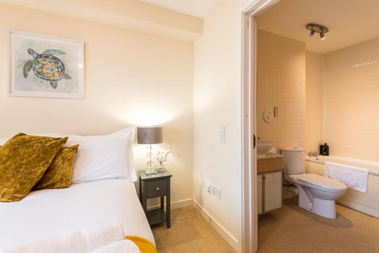 Elegant 2 Bedroom City Centre Apartment - Free Parking - Private Balcony Единбург Екстериор снимка
