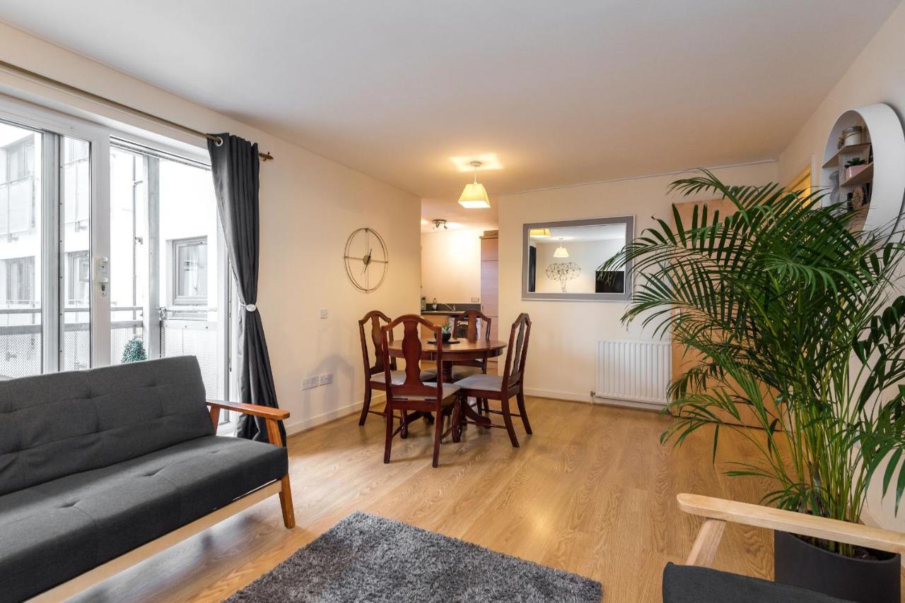 Elegant 2 Bedroom City Centre Apartment - Free Parking - Private Balcony Единбург Екстериор снимка
