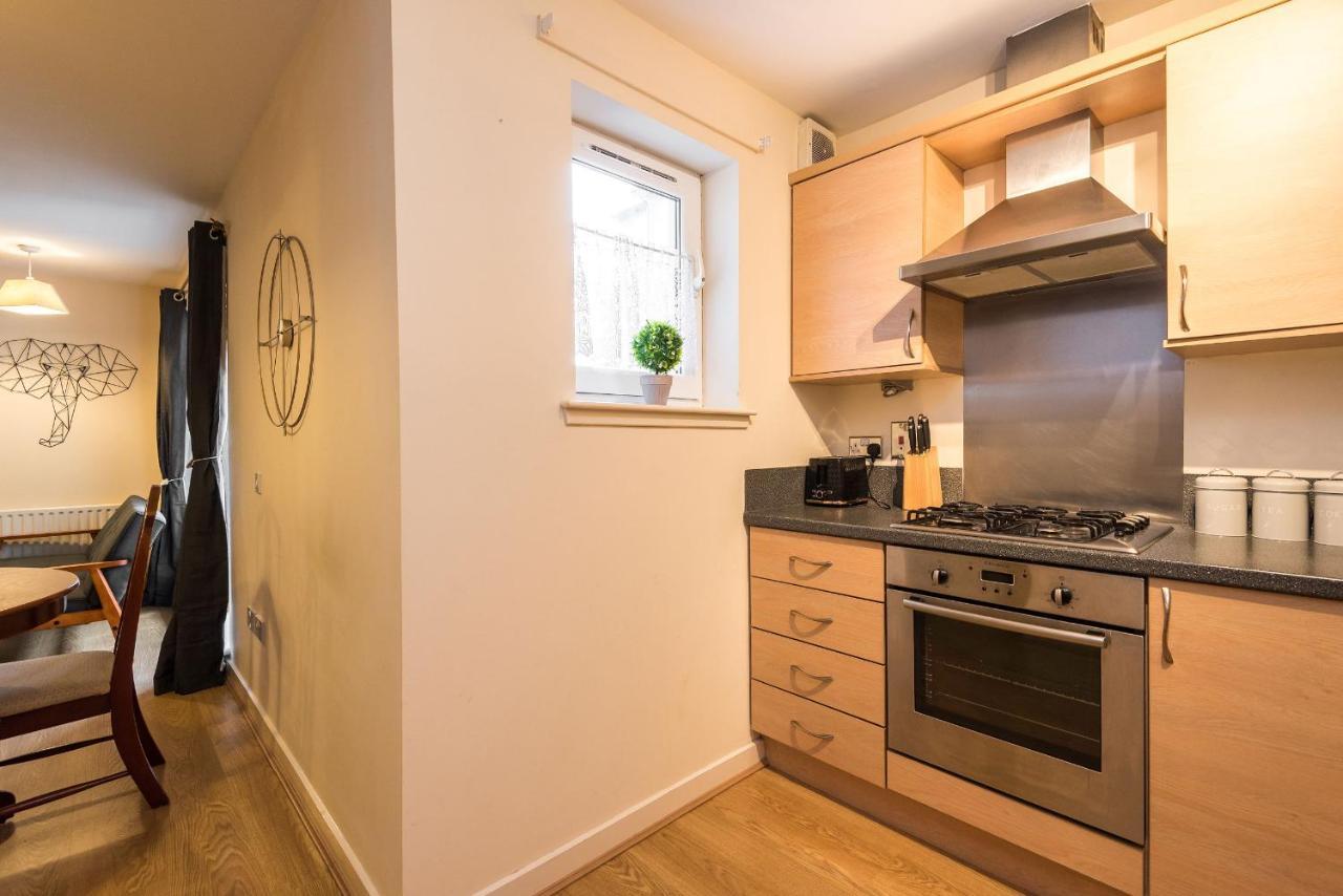 Elegant 2 Bedroom City Centre Apartment - Free Parking - Private Balcony Единбург Екстериор снимка