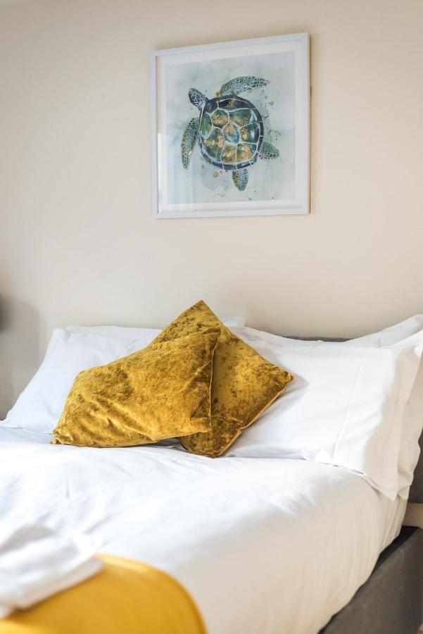 Elegant 2 Bedroom City Centre Apartment - Free Parking - Private Balcony Единбург Екстериор снимка