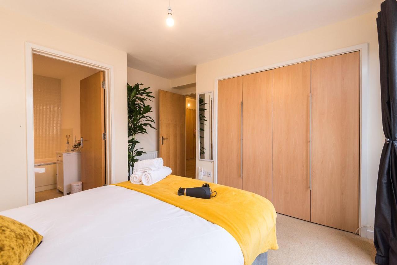 Elegant 2 Bedroom City Centre Apartment - Free Parking - Private Balcony Единбург Екстериор снимка