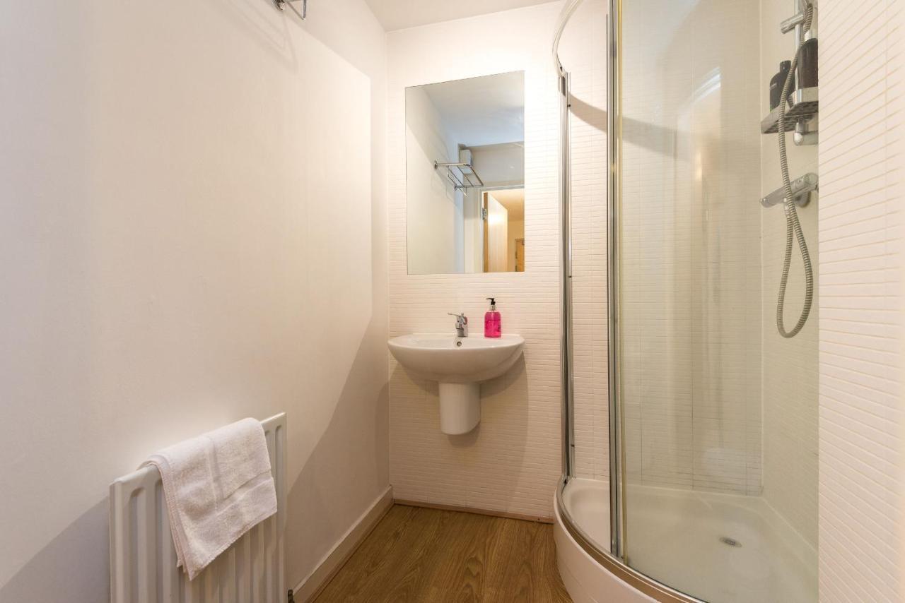 Elegant 2 Bedroom City Centre Apartment - Free Parking - Private Balcony Единбург Екстериор снимка