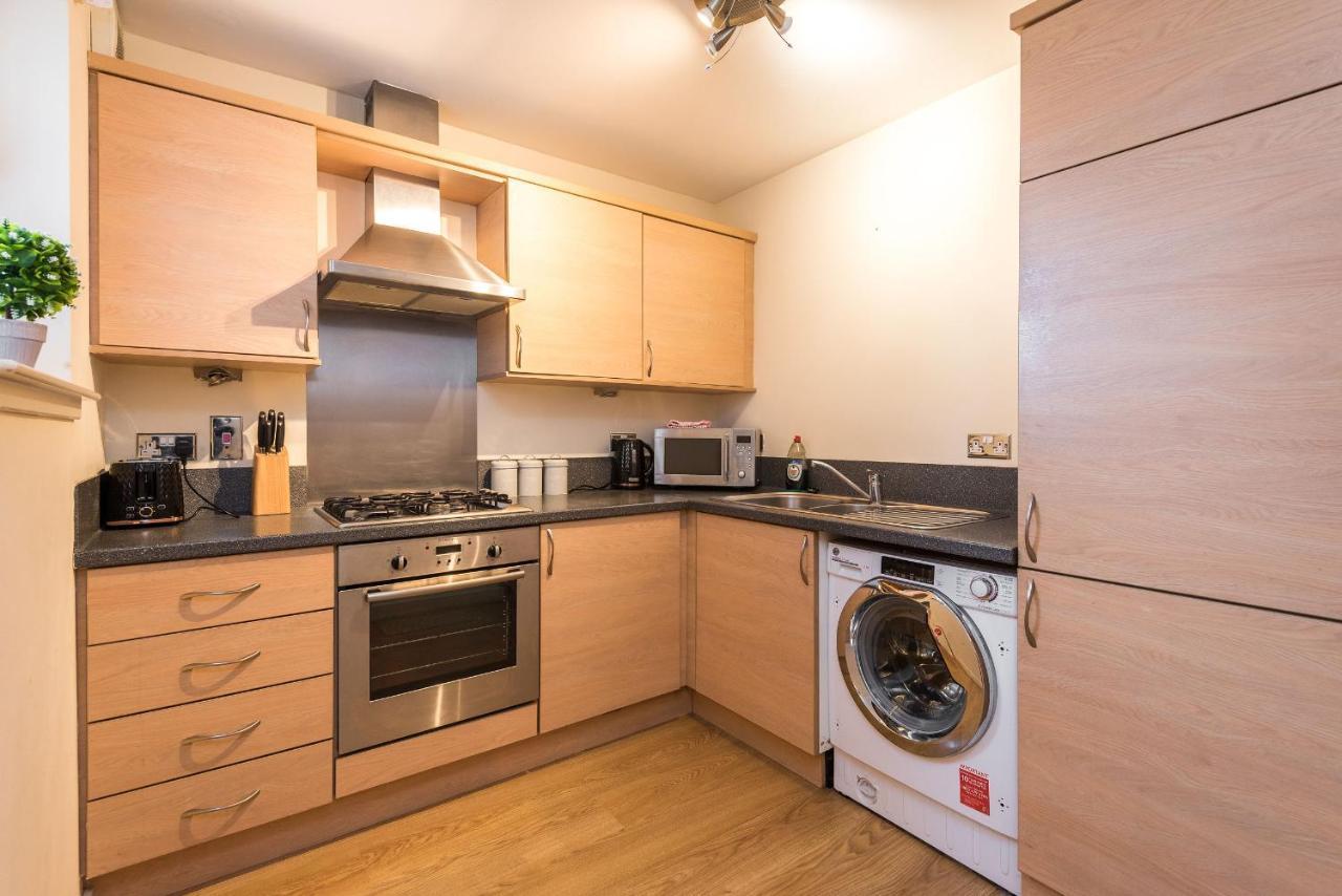 Elegant 2 Bedroom City Centre Apartment - Free Parking - Private Balcony Единбург Екстериор снимка